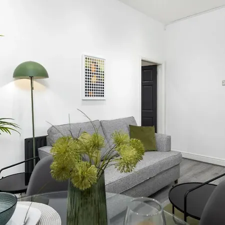 Residency Apartments Sefton Road Walton on the Hill Экстерьер фото