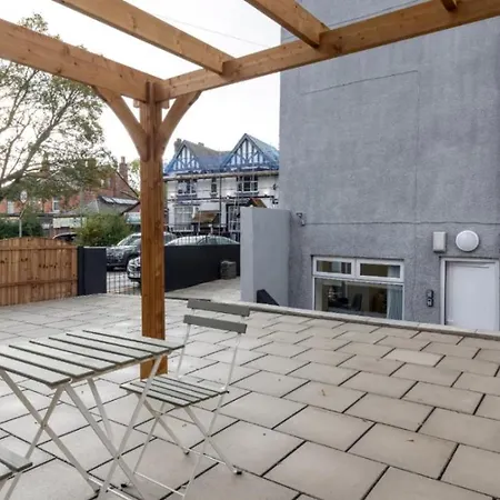 Residency Apartments Sefton Road Walton on the Hill Экстерьер фото